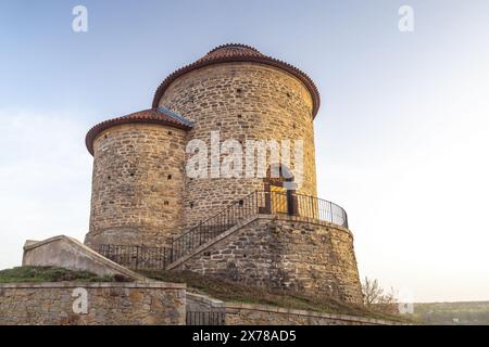 Rotonde de Sainte Catherine dans la ville de Znojmo au coucher du soleil. La région de Moravie du Sud en République tchèque, Europe. Banque D'Images