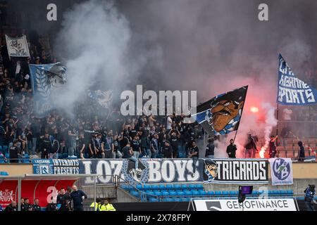 Lausanne, Suisse. 18 mai 2024 : les supporters de Lausanne Sport acclament pendant le FC stade Lausanne Ouchy vs FC Lausanne Sport au stade Olympique de Pontaise à Lausanne. Crédit : Patrick Dancel/Alamy Live News Banque D'Images