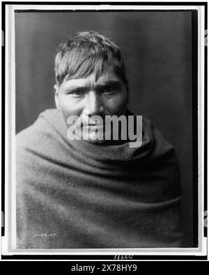 Yaqui homme, portrait de la tête et des épaules, face avant, photographié en Arizona., Collection Edward S. Curtis., Curtis no. 2174-07.. Indiens d'Amérique du Nord, Arizona, 1900-1910. , Indiens Yaqui, 1900-1910. Banque D'Images