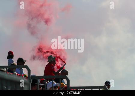 Imola, Bo, ITALIE. 18 mai 2024. Supporters.pendant la FORMULE 1 MSC CROISIÈRES GRAN PREMIO DEL MADE IN ITALY E DELL'EMILIA-ROMAGNA 2 Autodromo Enzo e Dino Ferrari, Imola (BO) Italie (crédit image : © Alessio de Marco/ZUMA Press Wire) USAGE ÉDITORIAL SEULEMENT! Non destiné à UN USAGE commercial ! Banque D'Images