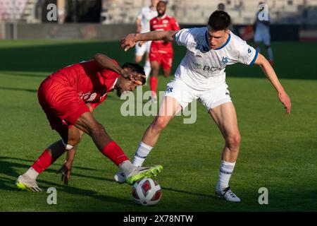 Lausanne, Suisse. 18 mai 2024 : Rayan Kadima (défenseur) du FC stade-Lausanne-Ouchy #23 défend contre rares Ilie (attaquant) du FC Lausanne-Sport #19 lors du FC stade Lausanne Ouchy vs FC Lausanne Sport au stade Olympique de Pontaise à Lausanne. Crédit : Patrick Dancel/Alamy Live News Banque D'Images