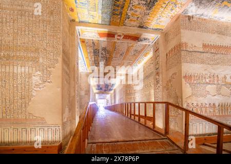 Louxor, Egypte ; 17 mai 2024 - intérieur de la tombe de Ramsès V et VI dans la vallée des Rois, Louxor, Egypte. Banque D'Images