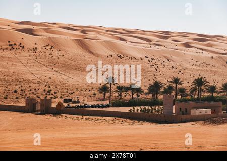 Tentes dans un camp de villégiature à Sharqiya Sands dans le désert d'Oman Banque D'Images