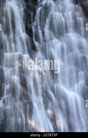 Narada Falls dans le parc national du Mont Rainier, Washington. Banque D'Images