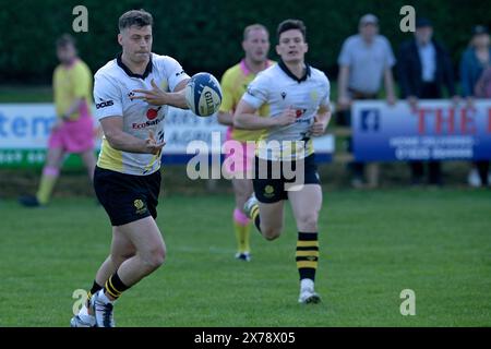 Jedburgh, Royaume-Uni. 18 mai 2024. Finale des Kings of the 7s 2023 le 121e match des JedForest Sevens à Riverside Park, Jedburgh. Vainqueurs Melrose Rugby. Vaincre les hôtes Jedforest dans une finale durement disputée Jedforest 12 Melrose 19. Vainqueur de la série Kings of the Sevens Kelso RFC. Crédit : Rob Gray/Alamy Live News Banque D'Images