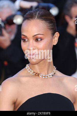 Cannes, France. 18 mai 2024. Zoe Saldana assiste au tapis rouge « Emilia Perez » au 77e Festival de Cannes au Palais des Festivals le 18 mai 2024 à Cannes, France. Photo : DGP/imageSPACE crédit : Imagespace/Alamy Live News Banque D'Images