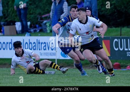 Jedburgh, Royaume-Uni. 18 mai 2024. Finale des Kings of the 7s 2023 le 121e match des JedForest Sevens à Riverside Park, Jedburgh. Vainqueurs Melrose Rugby. Vaincre les hôtes Jedforest dans une finale durement disputée Jedforest 12 Melrose 19. Vainqueur de la série Kings of the Sevens Kelso RFC. Crédit : Rob Gray/Alamy Live News Banque D'Images