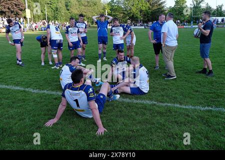 Jedburgh, Royaume-Uni. 18 mai 2024. Finale des Kings of the 7s 2023 le 121e match des JedForest Sevens à Riverside Park, Jedburgh. Vainqueurs Melrose Rugby. Vaincre les hôtes Jedforest dans une finale durement disputée Jedforest 12 Melrose 19. Vainqueur de la série Kings of the Sevens Kelso RFC. Crédit : Rob Gray/Alamy Live News Banque D'Images