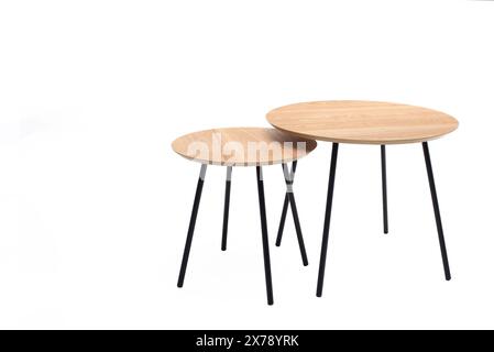 Ensemble de table basse en bois rétro sur fond blanc, inclus chemin de découpage. Banque D'Images