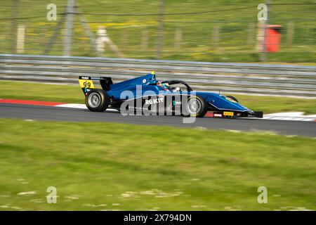 Sevenoaks, Kent - 11 mai 2024 : Yuhao FU 99 Virtuosi Racing Race 1 marques Hatch Indy Banque D'Images