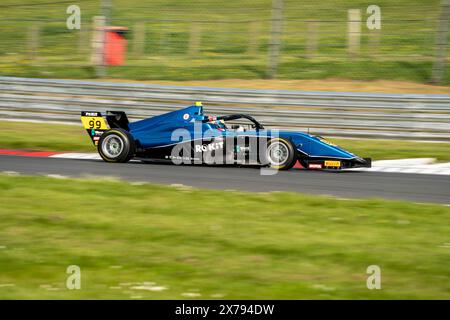 Sevenoaks, Kent - 11 mai 2024 : Yuhao FU 99 Virtuosi Racing Race 1 marques Hatch Indy Banque D'Images