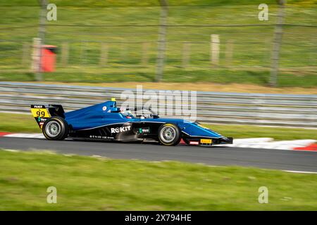 Sevenoaks, Kent - 11 mai 2024 : Yuhao FU 99 Virtuosi Racing Race 1 marques Hatch Indy Banque D'Images