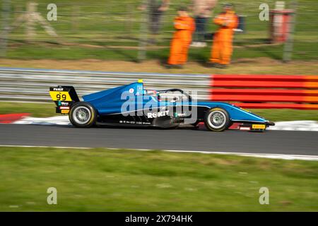 Sevenoaks, Kent - 11 mai 2024 : Yuhao FU 99 Virtuosi Racing Race 1 marques Hatch Indy Banque D'Images