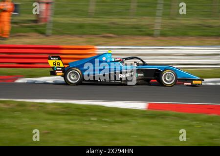 Sevenoaks, Kent - 11 mai 2024 : Yuhao FU 99 Virtuosi Racing Race 1 marques Hatch Indy Banque D'Images