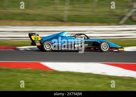 Sevenoaks, Kent - 11 mai 2024 : Yuhao FU 99 Virtuosi Racing Race 1 marques Hatch Indy Banque D'Images