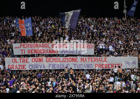 Florence, Italie. 17 mai 2024. Les supporters d'ACF Fiorentina lors de l'ACF Fiorentina vs SSC Napoli, match de football italien Serie A à Florence, Italie, 17 mai 2024 crédit : Agence photo indépendante/Alamy Live News Banque D'Images