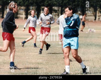 GRAHAM TAYLOR SUIT UNE FORMATION À SOUTHAMPTON, 1990 PIC MIKE WALKER 1990 Banque D'Images