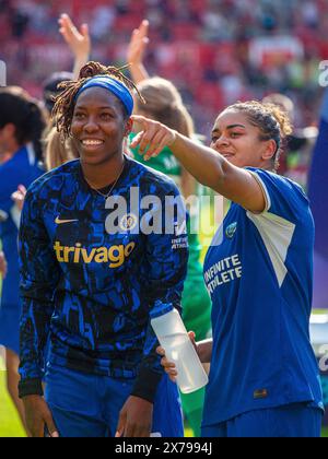 Old Trafford Stadium, Royaume-Uni. 18 mai 2024. Kadeisha Buchanan (26 Chelsea) et Jess carter (7 Chelsea) après la Barclays Women Super League entre Manchester United et Chelsea au Old Trafford Stadium à Manchester, Angleterre 18 mai 2024 | photo : Jayde Chamberlain/SPP. Jayde Chamberlain/SPP (Jayde Chamberlain/SPP) crédit : SPP Sport Press photo. /Alamy Live News Banque D'Images