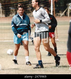 GRAHAM TAYLOR SUIT UNE FORMATION À SOUTHAMPTON, 1990 PIC MIKE WALKER 1990 Banque D'Images