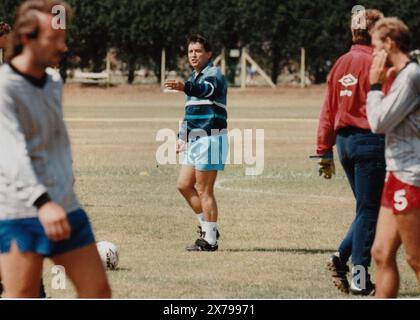 GRAHAM TAYLOR SUIT UNE FORMATION À SOUTHAMPTON, 1990 PIC MIKE WALKER 1990 Banque D'Images