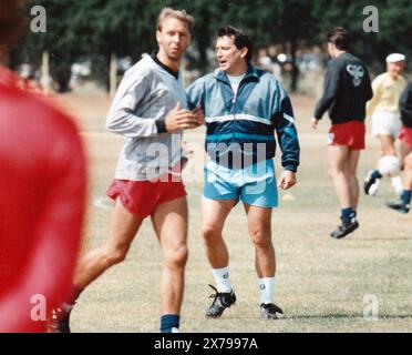 GRAHAM TAYLOR SUIT UNE FORMATION À SOUTHAMPTON, 1990 PIC MIKE WALKER 1990 Banque D'Images