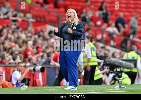 Emma Hayes, manager de Chelsea Women, célèbre Mayra Ramírez de Chelsea pour atteindre Chelsea 0-4, lors du match de Super League féminine Manchester United Women vs Chelsea FC Women à Old Trafford, Manchester, Royaume-Uni, le 18 mai 2024 (photo de Cody Froggatt/News images) Banque D'Images