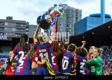 Saragosse, Espagne. 18 mai 2024. Saragosse, Espagne, 18 mars 2024 : Alexia Putellas (11 Barcelone) et les joueurs du FC Barcelone célèbrent avec le trophée lors du match de football de la Copa de la Reina entre le FC Barcelone et la Real Sociedad à l'Estadio de la Romareda à Saragosse, Espagne (Judit Cartiel/SPP) crédit : SPP Sport photo de presse. /Alamy Live News Banque D'Images