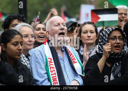 Des centaines de milliers de manifestants pro-palestiniens ont défilé dans les rues de Londres à l’occasion du 76e anniversaire de la Nakba, exigeant un cessez-le-feu maintenant, l’arrêt de l’armement d’Israël et la fin du siège de Gaza. Nakba signifie « la catastrophe » et désigne le moment où 750,000 Palestiniens ont été forcés de quitter leurs maisons et contraints de fuir vers les pays voisins par les forces israéliennes au moment de la création d’Israël en 1948. La marche a été paisible et s'est terminée par un rassemblement à Whitehall. Banque D'Images