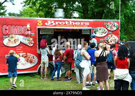 Ottawa, Canada - 18 mai 2024 : Shawarma et Poutine Truck sur place pour le Festival annuel de la tulipe. Le Shawarma, et est un aliment très populaire à Ottawa, comme Banque D'Images