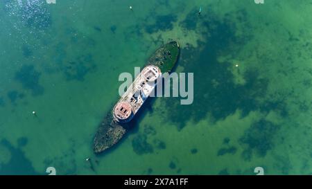 HMVS Cerberus War Ship, Port Phillip Bay, Melbourne. L'épave du Cerberus agit comme un brise-lames dans les eaux au large de Black Rock Beach. Banque D'Images