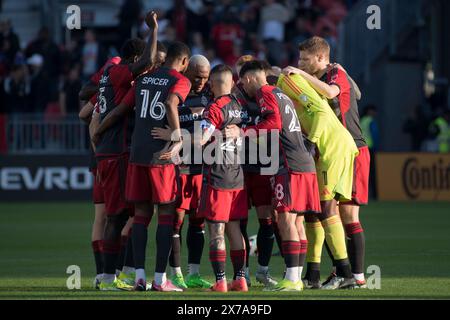 Toronto, Ontario, Canada. 18 mai 2024. Les joueurs du Toronto FC se caucus avant le match de la MLS entre le Toronto FC et le CF Montréal au BMO Field à Toronto. Le match s'est terminé 5-1 pour le Toronto FC. (Crédit image : © Angel Marchini/ZUMA Press Wire) USAGE ÉDITORIAL SEULEMENT! Non destiné à UN USAGE commercial ! Banque D'Images