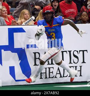 Jacksonville, Floride, États-Unis. 19 mai 2024. Ligue de football en salle Jacksonville Sharks vs Sioux Falls Storm. Sharks RN Tyler King (3) descend la ligne de touche pour un retour de coup d'envoi pour un touchdown. Crédit photo : Tim Davis/Alamy Live News Banque D'Images