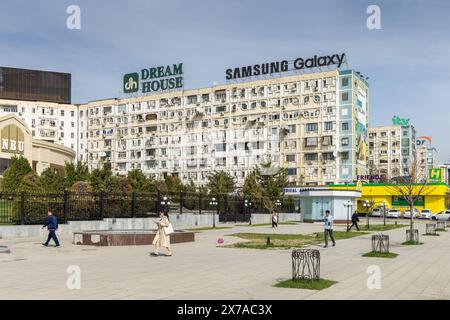 Immeuble résidentiel, avec façade traditionnelle ornée, Tachkent Ouzbékistan Banque D'Images