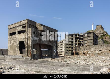 Bâtiments en ruine de la ville minière abandonnée sur l'île de Hashima également connue sous le nom de Gunkanjima ou Battleship Island, Nagasaki, Japon Banque D'Images