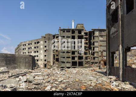 Bâtiments en ruine de la ville minière abandonnée sur l'île de Hashima également connue sous le nom de Gunkanjima ou Battleship Island, Nagasaki, Japon Banque D'Images