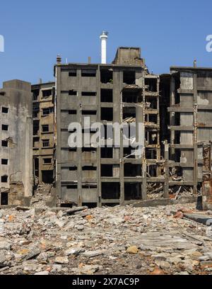 Bâtiments en ruine de la ville minière abandonnée sur l'île de Hashima également connue sous le nom de Gunkanjima ou Battleship Island, Nagasaki, Japon Banque D'Images