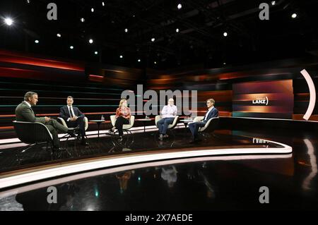 Talkrunde BEI Markus Lanz , ZDF 05/24 Her Markus Lanz, Christian Dürr, Kristina Dunz , Ulf Röller und Daniel Thym v. Li. AM 14. Mai 2024 à Markus Lanz , ZDF TV Fernsehen Talkshow Talk Show Deutschland deutsche deutscher Mann Frau Männer Politik Politiker FDP Fraktionschef journaliste Journalistin Journalismus Kordéfendeur Migrationsforscher Rechtswissenschaftler juriste modérateur Autor Fotografie Fotograf femme politique allemande journaliste animatrice photographe auteur avocat avocat ganz freistellbar sitzend sprechend zuhörend gestikulierend *** parler Banque D'Images