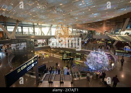 DOHA, QATAR - 13 OCTOBRE 2023 : prise de vue intérieure de l'aéroport international Hamad de Doha. Banque D'Images
