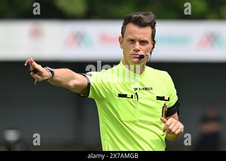 Aalter, Belgique. 18 mai 2024. L'arbitre Robin LeFever photographiée lors d'un match de football féminin entre le Club Brugge Dames YLA et le RSC Anderlecht le 9ème jour de match en play-off 1 de la saison 2023 - 2024 de la Super League belge Lotto Womens, le samedi 18 mai 2024 à Aalter, BELGIQUE . Crédit : Sportpix/Alamy Live News Banque D'Images