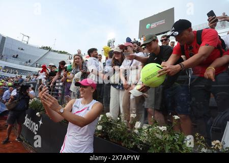 Rome, Italie 18.05.2024, IGA SWIATEK (POL) remporte le trophée à la fin de la finale du tournoi féminin de tennis Internazionali BNL 2024 WTA 1000 Open à Rome Banque D'Images