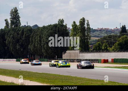 10 PANIS Aurélien (fra), GAZEAU César (fra), MEYUHAS Roee (usa), Boutsen VDS, Mercedes-AMG GT3 Evo, action 54 SAGER Philipp (aut), DIENST Marvin (ger), MOURA DE OLIVEIRA Guilherme (PRT), Dinamic GT, Porsche 911 GT3 R (992), action 188 RAMOS Miguel (por), PRETTE Louis (mco), SMALLEY Adam (gbr), garage 59, McLaren 720S GT3 Evo, action lors de la 3ème manche de la GT World Challenge Sprint Cup 2024 sur le circuit mondial de Misano Marco Simoncelli, du 17 au 19 mai 2024 à Misano Adriatico, Italie - photo Damien Doumergue/DPPI Banque D'Images