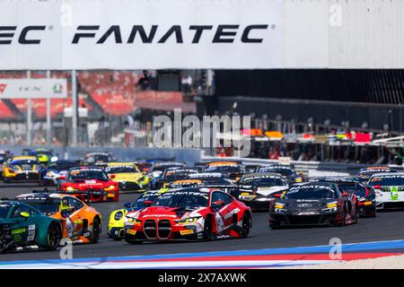 Misano Adriatico, Italie. 18 mai 2024. Départ de la course, départ, lors de la 3ème manche de la GT World Challenge Sprint Cup 2024 sur le circuit mondial de Misano Marco Simoncelli, du 17 au 19 mai 2024 à Misano Adriatico, Italie - photo Damien Doumergue/DPPI crédit : DPPI Media/Alamy Live News Banque D'Images