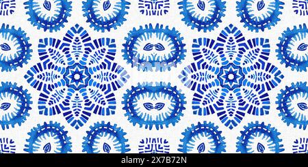 Bleu Indigo tie-dye bordure textile sans couture faite à la main. Ruban à effet teinté abstrait de style asiatique. Banque D'Images