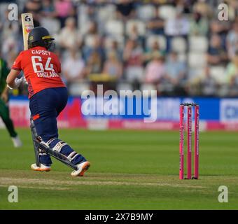 NORTHAMPTON, ANGLETERRE : du -17 au 2024 mai : Alice Capsey d'Angleterre lors du 2e match Women's Vitality IT20 entre l'Angleterre et le Pakistan au County Ground de Northampton, Angleterre Banque D'Images