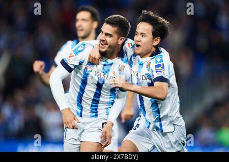 Andre Silva de la Real Sociedad célèbre avec ses coéquipiers Takefusa Kubo de la Real Sociedad après avoir marqué le premier but de l'équipe lors de la LaLiga EA SPO Banque D'Images