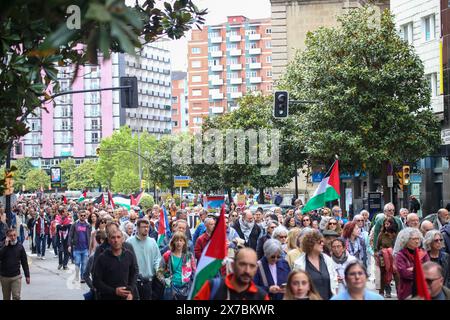 Gijón, Espagne, 19 mai 2024 : des centaines de personnes se sont rassemblées dans les rues de Gijón lors de la manifestation Halte au génocide, de la fin des relations et de l'achat et de la vente d'armes avec Israël, le 19 mai 2024, à Gijón, Espagne. Crédit : Alberto Brevers/Alamy Live News. Banque D'Images