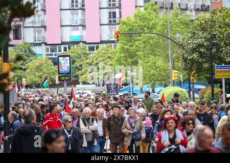 Gijón, Espagne, 19 mai 2024 : des centaines de personnes se sont rassemblées dans les rues de Gijón lors de la manifestation Halte au génocide, de la fin des relations et de l'achat et de la vente d'armes avec Israël, le 19 mai 2024, à Gijón, Espagne. Crédit : Alberto Brevers/Alamy Live News. Banque D'Images