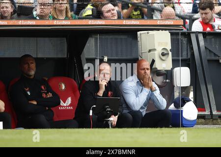 ROTTERDAM - (lr f Feyenoord assistant entraîneur Sipke Hulshoff, Feyenoord assistant entraîneur John de Wolf, Feyenoord entraîneur Arne Slot sur le banc lors du match néerlandais Eredivisie entre Feyenoord et Excelsior Rotterdam au Feyenoord Stadion de Kuip le 19 mai 2024 à Rotterdam, pays-Bas. ANP BART STOUTJESDIJK Banque D'Images
