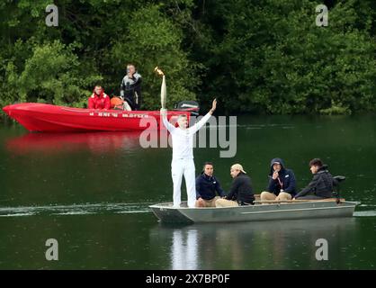 Tarbes, France. 19 mai 2024. © PHOTOPQR/LA DEPECHE DU MIDI/JEAN PATRICK LAPEYRADE ; HAUTES PYRÉNÉES ; 19/05/2024 ; PASSAGE DE LA FLAMME OLYMPIQUE au lac DE L'ARRET DARRE Sud Ouest de la France, 19 mai 2024 relais de la flamme olympique. *** Légende locale *** crédit : MAXPPP/Alamy Live News Banque D'Images