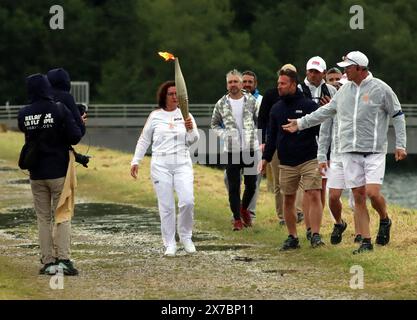 Tarbes, France. 19 mai 2024. © PHOTOPQR/LA DEPECHE DU MIDI/JEAN PATRICK LAPEYRADE ; HAUTES PYRÉNÉES ; 19/05/2024 ; PASSAGE DE LA FLAMME OLYMPIQUE au lac DE L'ARRET DARRE Sud Ouest de la France, 19 mai 2024 relais de la flamme olympique. *** Légende locale *** crédit : MAXPPP/Alamy Live News Banque D'Images